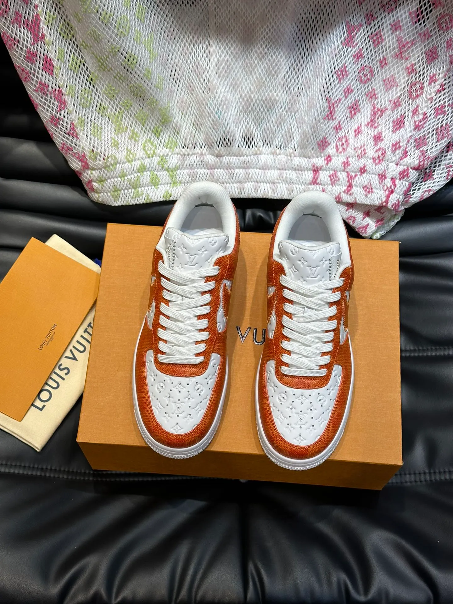 p440《*OUIS *UITTO*》x OFF-WHITE x Nike tripartite collaboration! Trendy and cool men's casual sports shoes with unrivaled color matching. The design idea basically continues the style of THE TEN. The Swoosh line and tongue label have a very familiar visual effect and are both fashionable and trendy! A must-have for fashionistas! The effect on your feet is absolutely stunning!  Size: 39-45